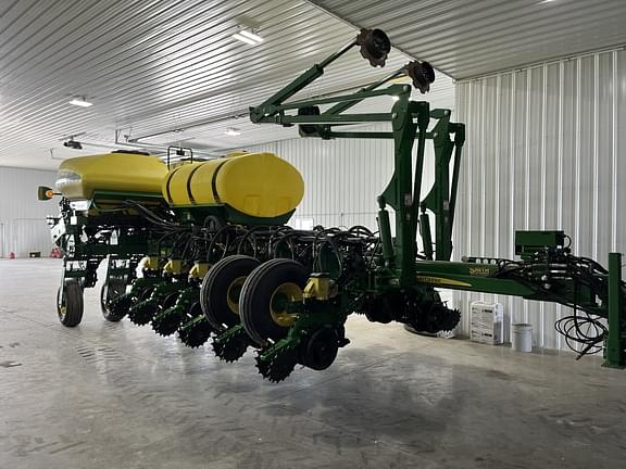 Image of John Deere 1775 equipment image 1