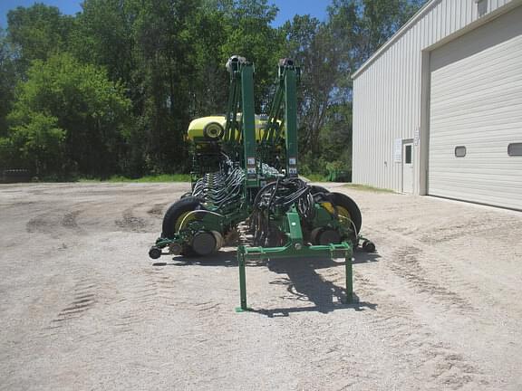 Image of John Deere 1775 equipment image 4