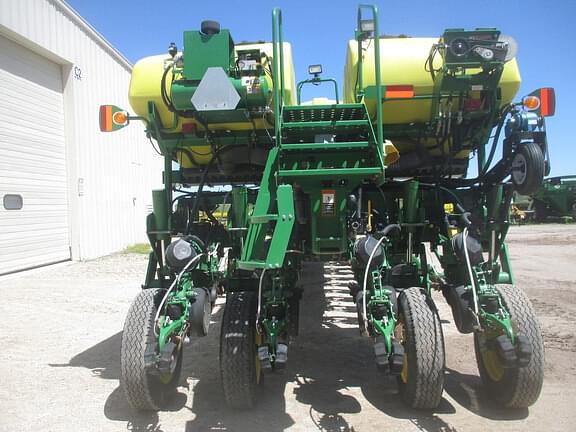 Image of John Deere 1775 equipment image 3