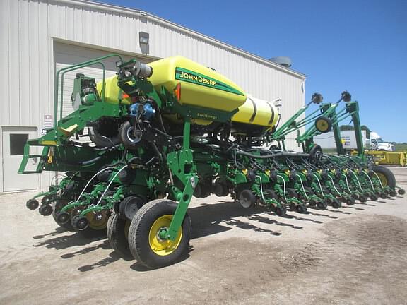 Image of John Deere 1775 Primary image