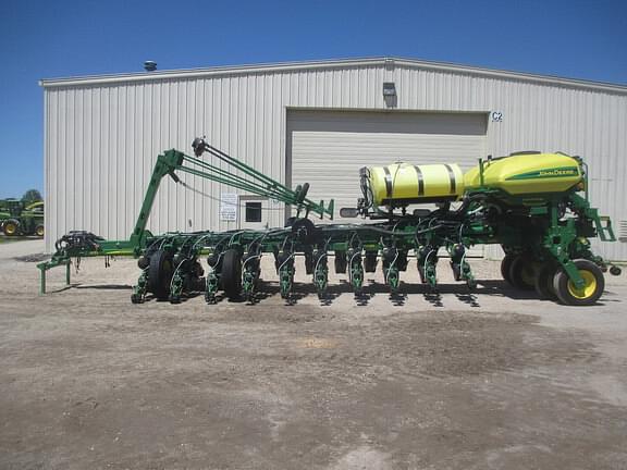 Image of John Deere 1775 equipment image 1