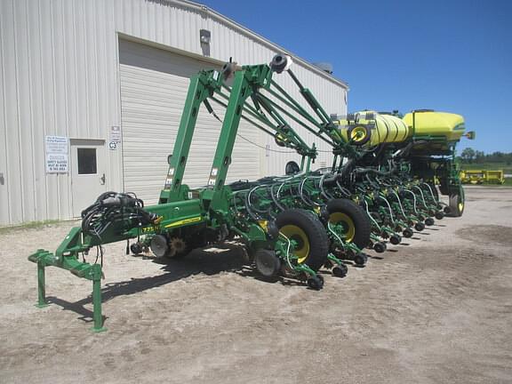 Image of John Deere 1775 equipment image 2