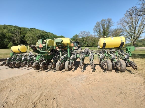 2015 John Deere 1775 Equipment Image0