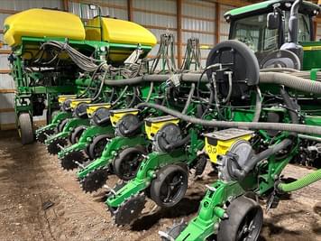 Main image John Deere 1775