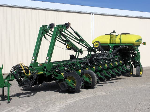 Image of John Deere 1775 equipment image 1