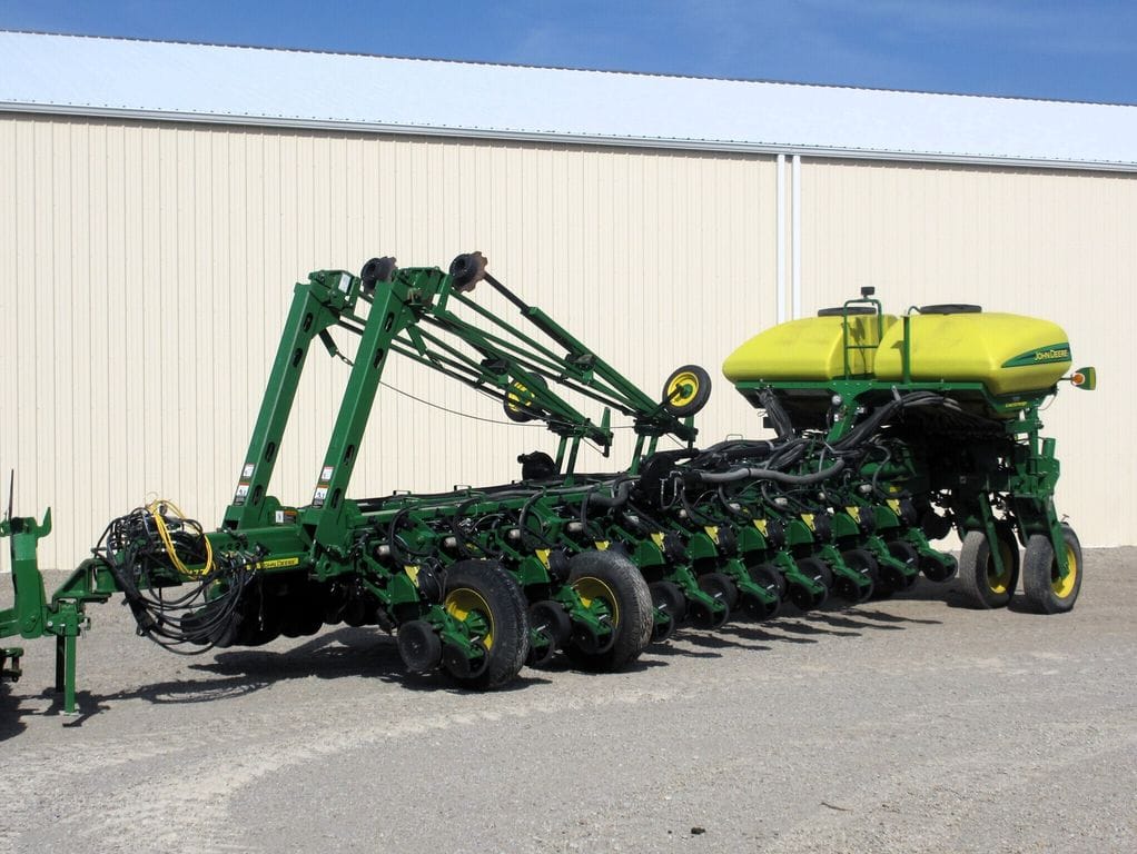 2015 John Deere 1775 Equipment Image0