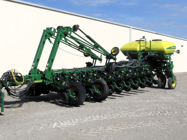 Image of John Deere 1775 equipment image 2
