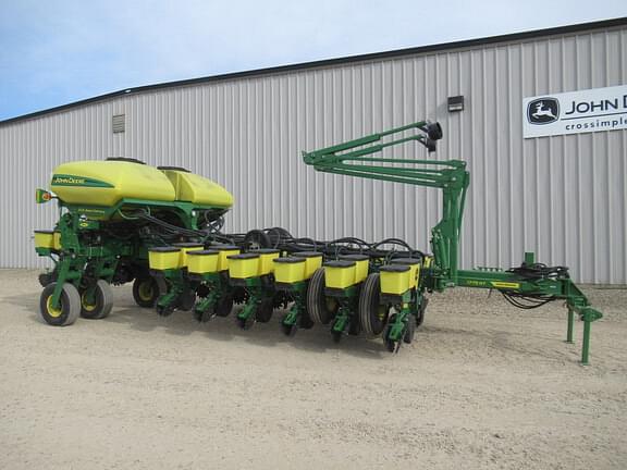 Image of John Deere 1775 Primary image