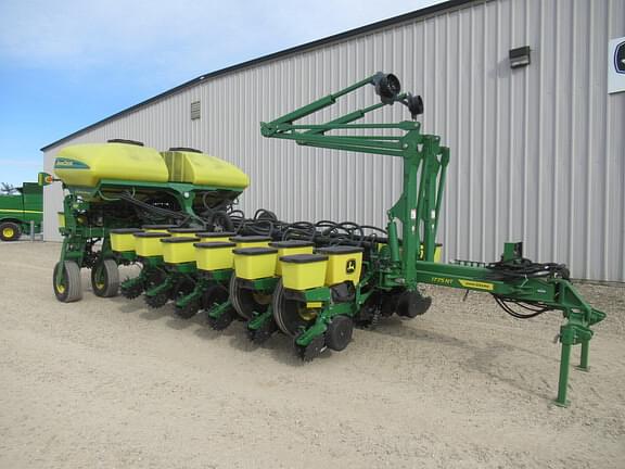 Image of John Deere 1775 equipment image 3