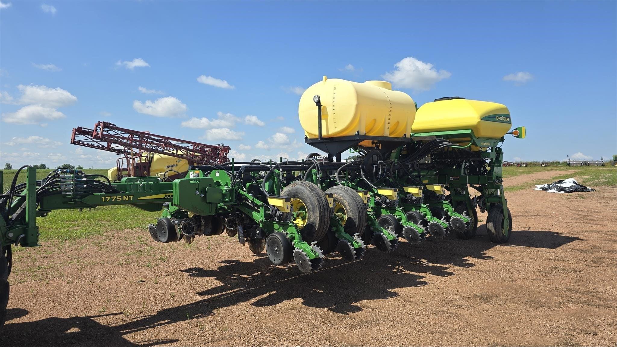 2015 John Deere 1775 Equipment Image0