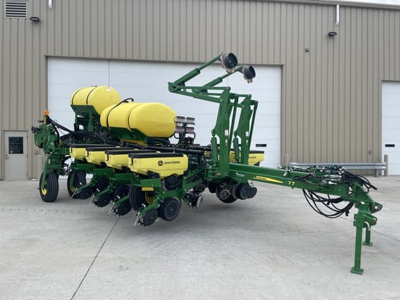 2015 John Deere 1775 Equipment Image0