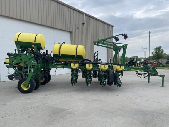 Image of John Deere 1775 equipment image 2