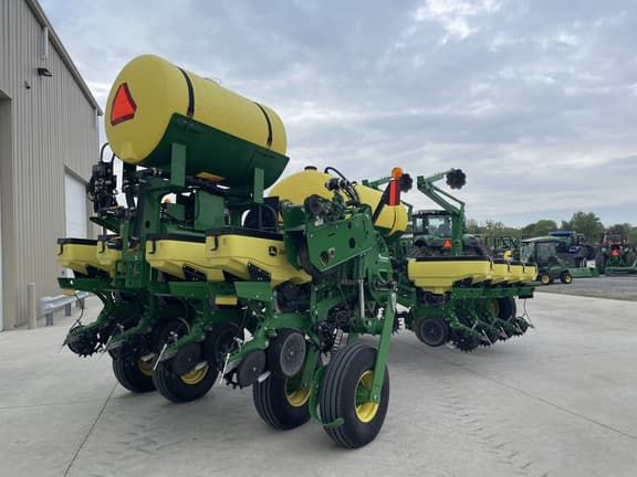 Image of John Deere 1775 equipment image 3