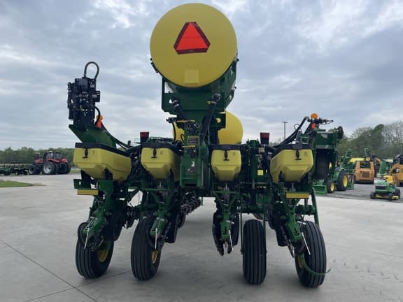 Image of John Deere 1775 equipment image 4