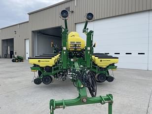 Main image John Deere 1775 8