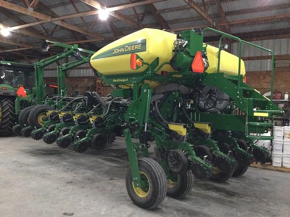 2015 John Deere 1775 Equipment Image0