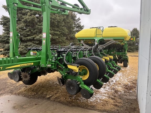 Main image John Deere 1775