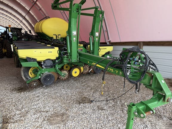 2015 John Deere 1775 Equipment Image0