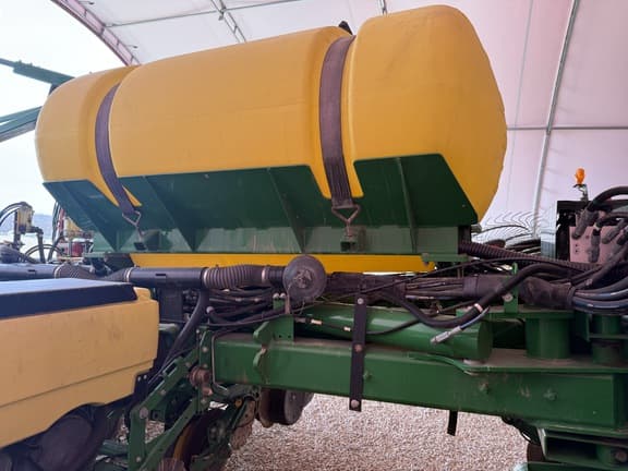 Image of John Deere 1775 equipment image 3