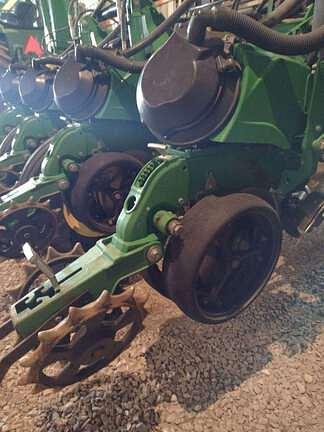 Image of John Deere 1775 equipment image 3