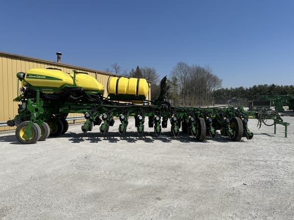 Image of John Deere 1775 equipment image 1