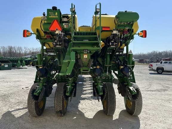 Image of John Deere 1775 equipment image 3