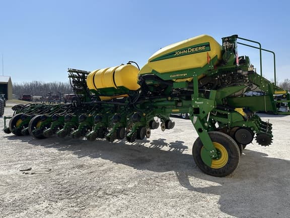 Image of John Deere 1775 equipment image 4