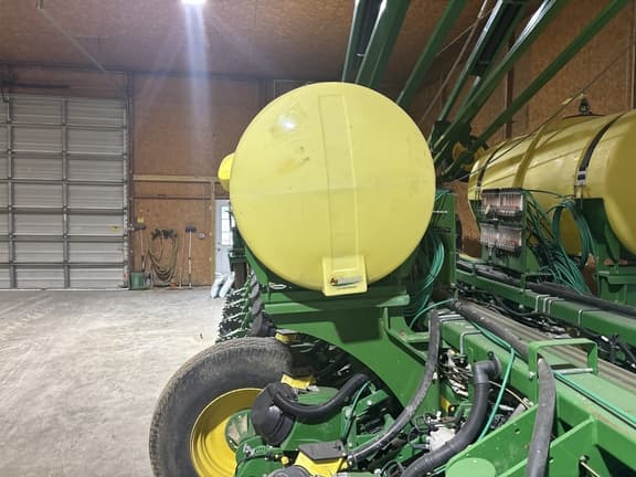 Image of John Deere 1775 equipment image 2