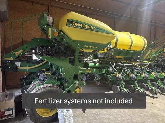 2015 John Deere 1775 Equipment Image0
