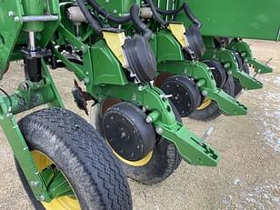 Main image John Deere 1775 13