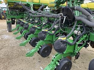 Main image John Deere 1775 19