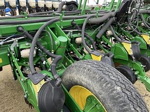 Main image John Deere 1775 7