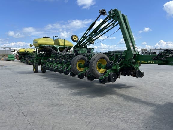 2015 John Deere 1775 Equipment Image0