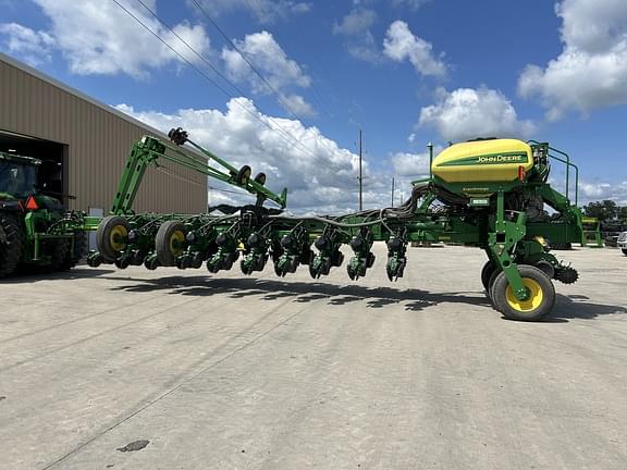 Image of John Deere 1775 equipment image 2