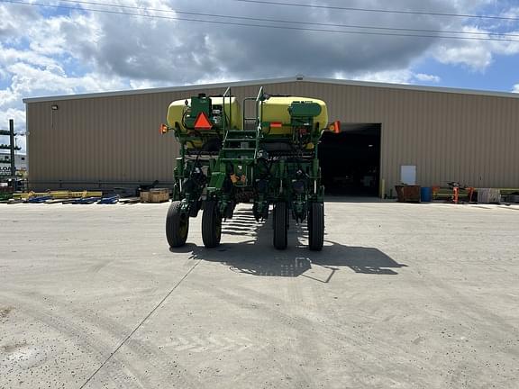 Image of John Deere 1775 equipment image 4