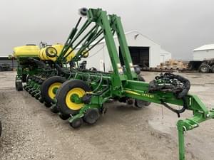 2015 John Deere 1775NT Image