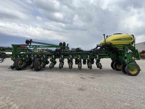 Image of John Deere 1775 equipment image 1
