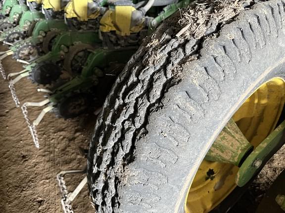 Image of John Deere 1775 equipment image 3