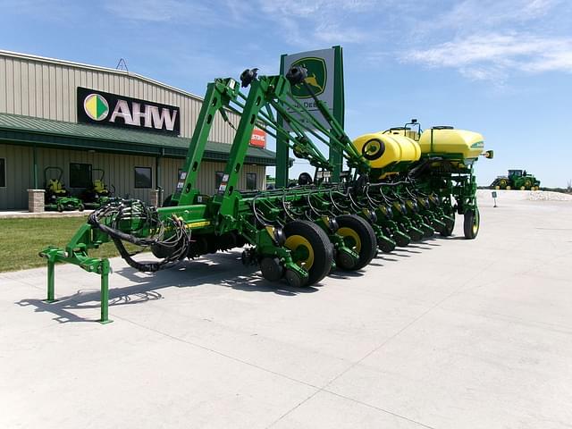 Image of John Deere 1775 equipment image 1