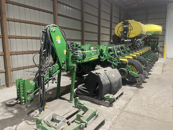 2015 John Deere 1775 Equipment Image0