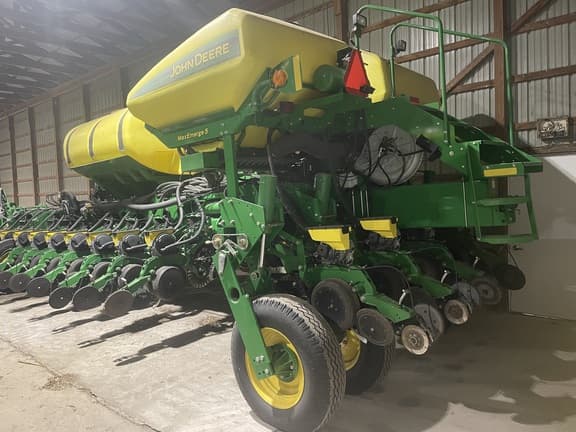 Image of John Deere 1775 equipment image 1