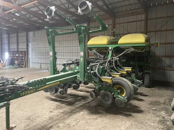 Image of John Deere 1775 equipment image 4