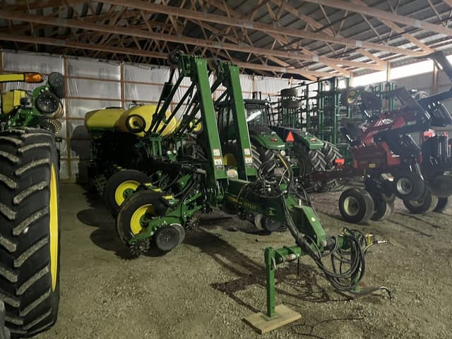 Image of John Deere 1775 equipment image 1