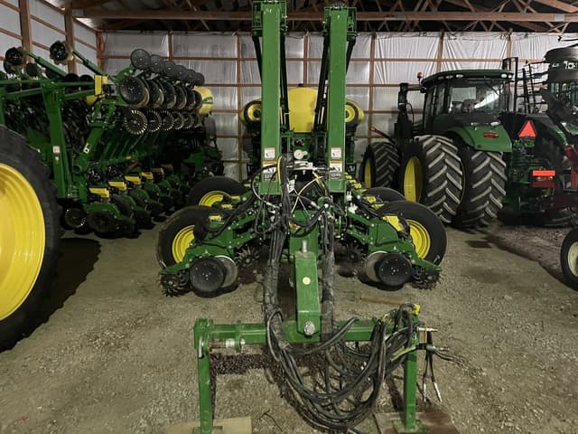 Image of John Deere 1775 equipment image 2