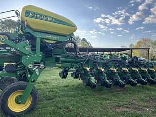 Main image John Deere 1775 4