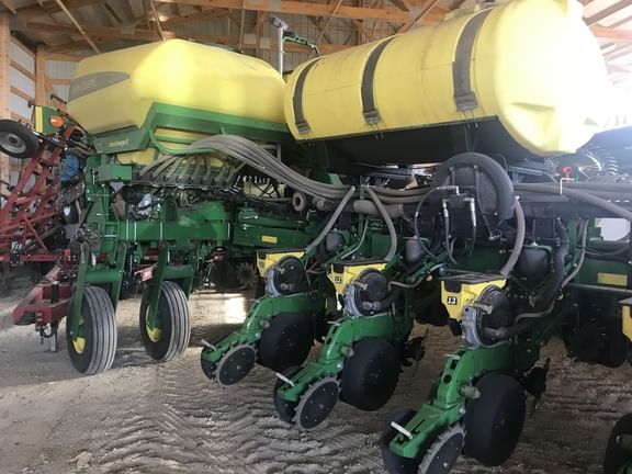 Main image John Deere 1775