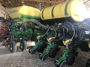 2015 John Deere 1775NT Image