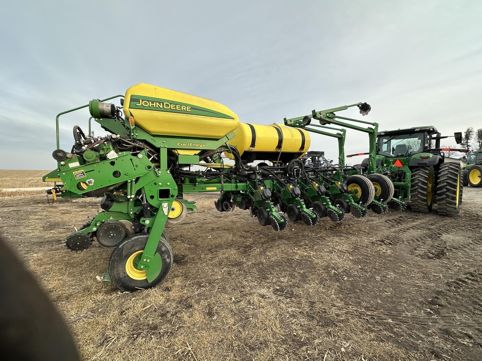 2015 John Deere 1775 Equipment Image0