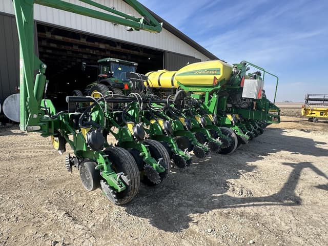 Image of John Deere 1775 equipment image 1