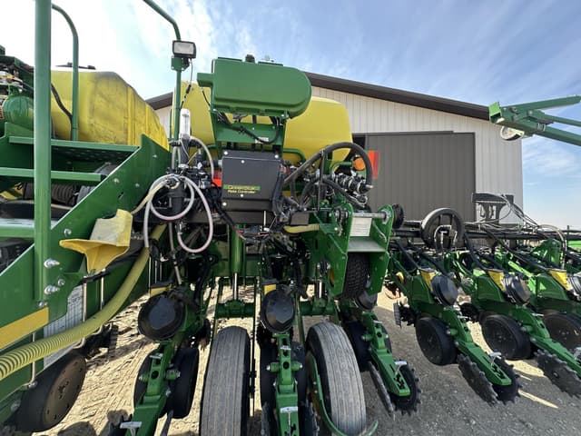 Image of John Deere 1775 equipment image 3